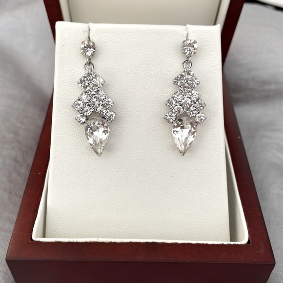 Jeweled pierced earrings - Picture 2 of 3